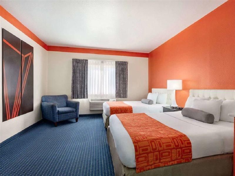 Howard Johnson By Wyndham San Antonio Hotel & Suites Exterior foto