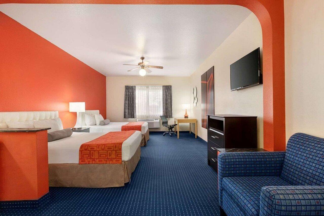 Howard Johnson By Wyndham San Antonio Hotel & Suites Exterior foto