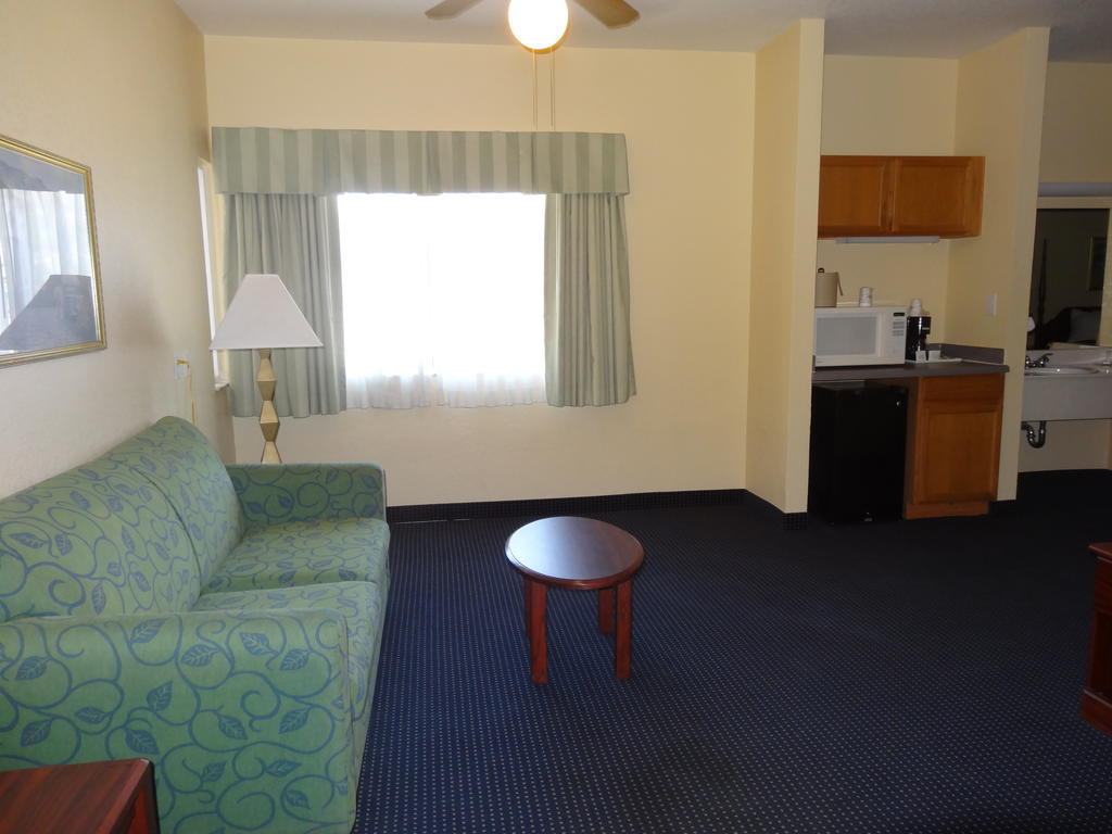 Howard Johnson By Wyndham San Antonio Hotel & Suites Exterior foto