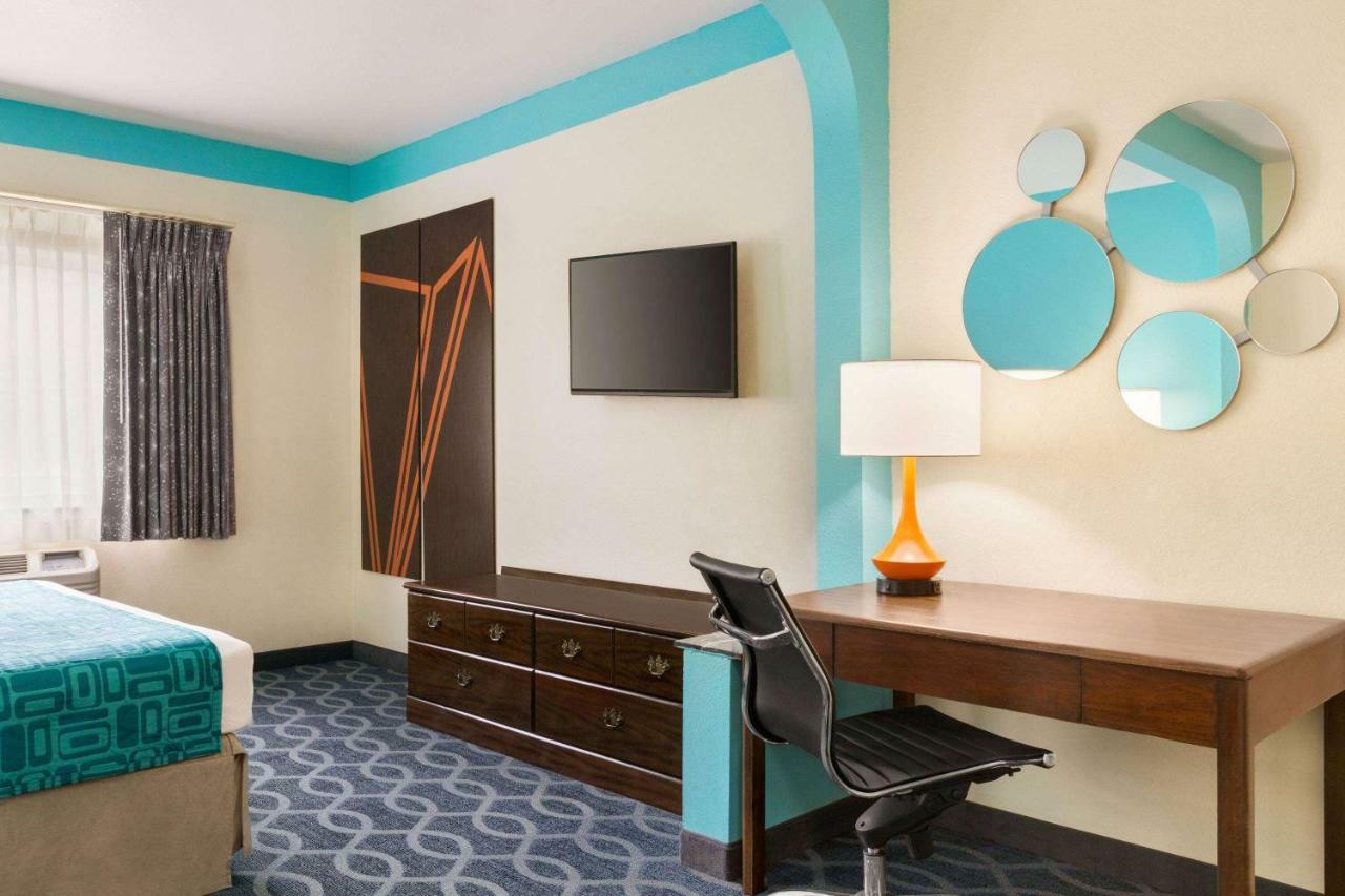 Howard Johnson By Wyndham San Antonio Hotel & Suites Exterior foto